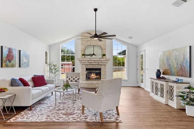 207 Meadow Oaks DR, Dripping Springs, TX 78620