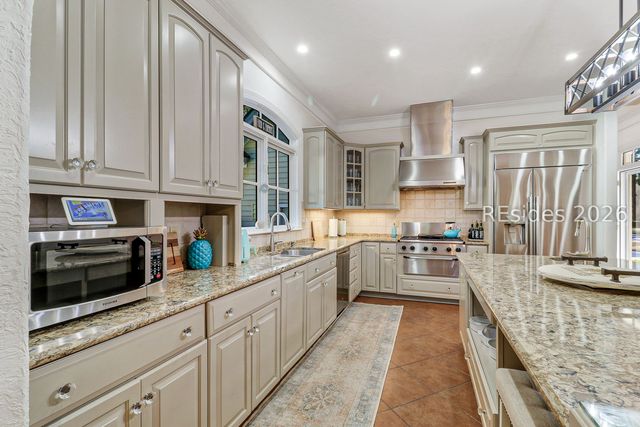 1 Kershaw Dr, Bluffton, SC 29910