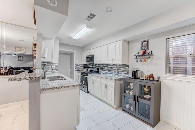 11819 S Nottingham Circle, Houston, TX 77071