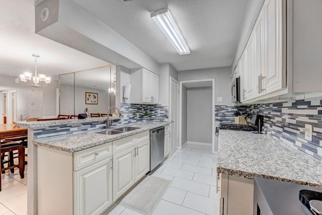 11819 S Nottingham Circle, Houston, TX 77071