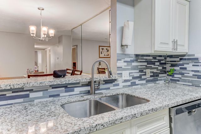 11819 S Nottingham Circle, Houston, TX 77071