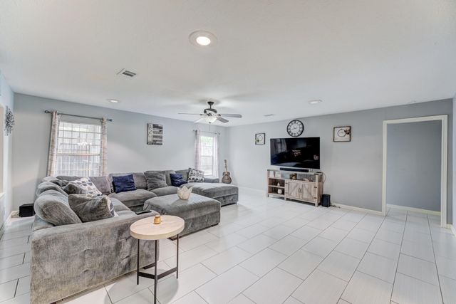 11819 S Nottingham Circle, Houston, TX 77071