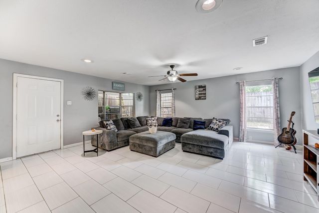 11819 S Nottingham Circle, Houston, TX 77071