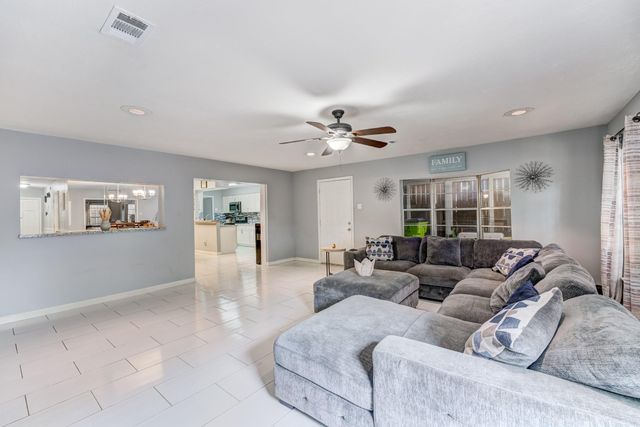 11819 S Nottingham Circle, Houston, TX 77071