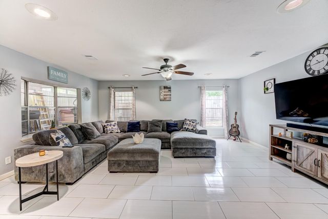 11819 S Nottingham Circle, Houston, TX 77071