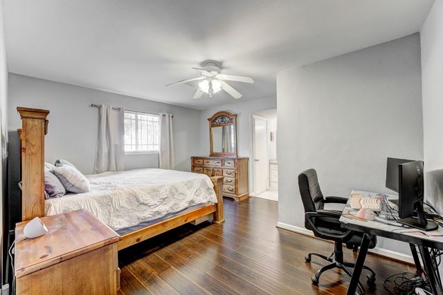 11819 S Nottingham Circle, Houston, TX 77071