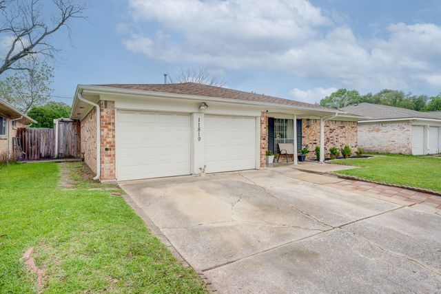 11819 S Nottingham Circle, Houston, TX 77071