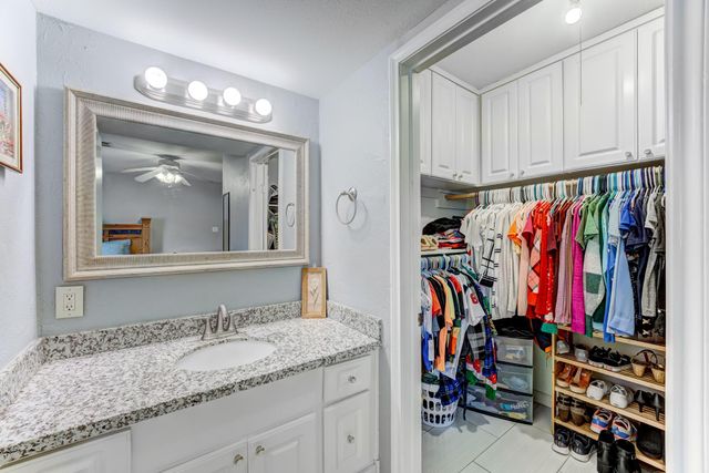 11819 S Nottingham Circle, Houston, TX 77071