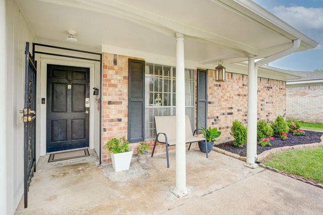 11819 S Nottingham Circle, Houston, TX 77071