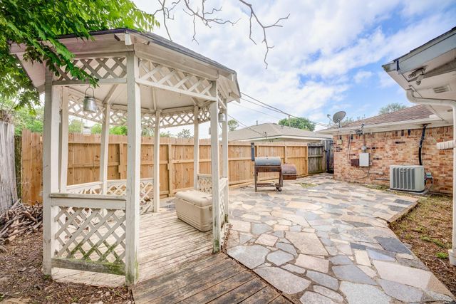 11819 S Nottingham Circle, Houston, TX 77071