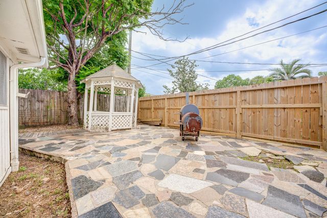 11819 S Nottingham Circle, Houston, TX 77071