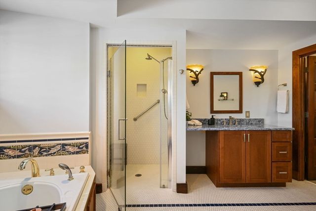 72 Meriam St, Lexington, MA 02420