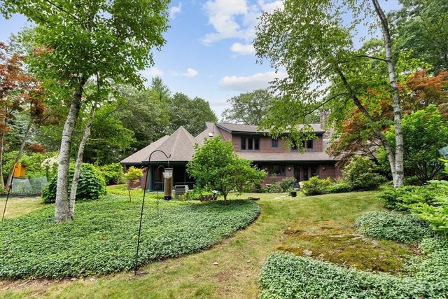 72 Meriam St, Lexington, MA 02420