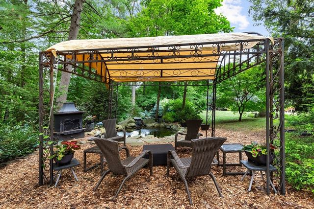 72 Meriam St, Lexington, MA 02420