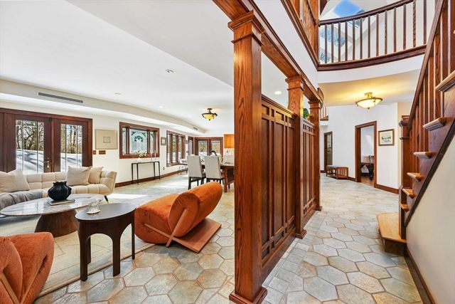 72 Meriam St, Lexington, MA 02420