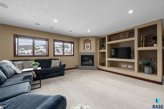 3029 W 90th St Street, Sioux Falls, SD 57108