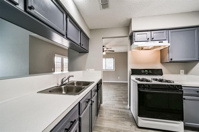 1613 Brook Meadow Drive, La Porte, TX 77571