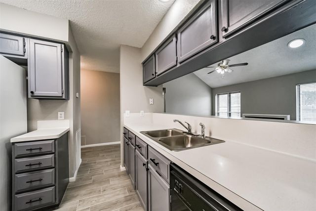 1613 Brook Meadow Drive, La Porte, TX 77571