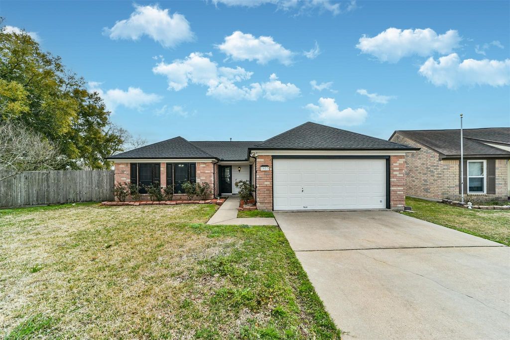 1613 Brook Meadow Drive, La Porte, TX 77571