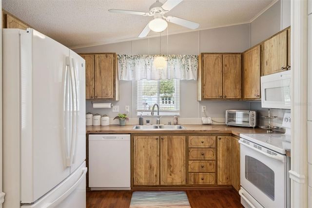 903 OLEANDER STREET, Lady Lake, FL 32159