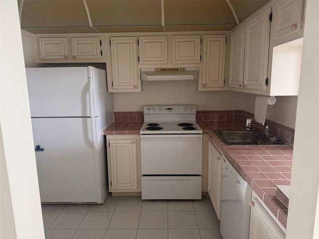 5301 NW 2nd Ave PH-D, Boca Raton, FL 33487