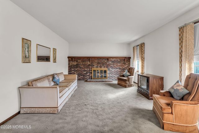 17 Terry Lane, Middletown, NJ 07748