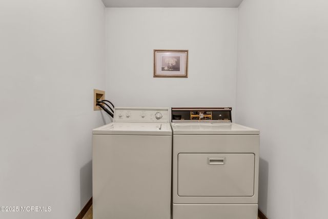 17 Terry Lane, Middletown, NJ 07748