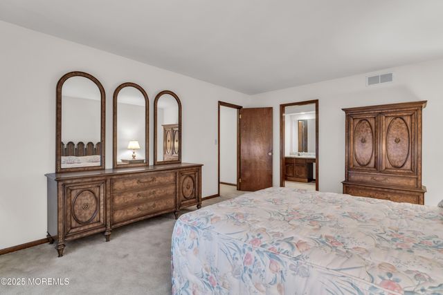 17 Terry Lane, Middletown, NJ 07748