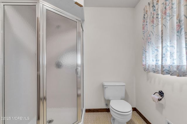 17 Terry Lane, Middletown, NJ 07748