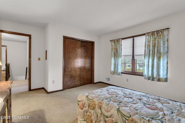 17 Terry Lane, Middletown, NJ 07748