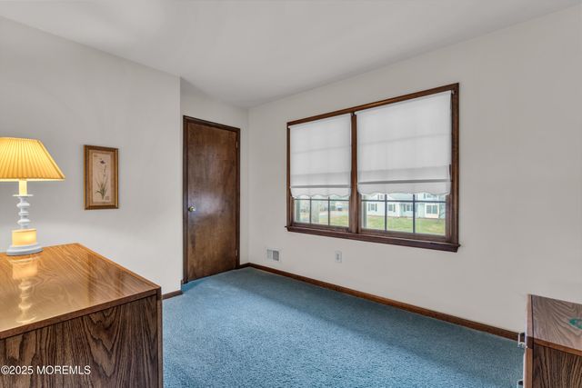 17 Terry Lane, Middletown, NJ 07748