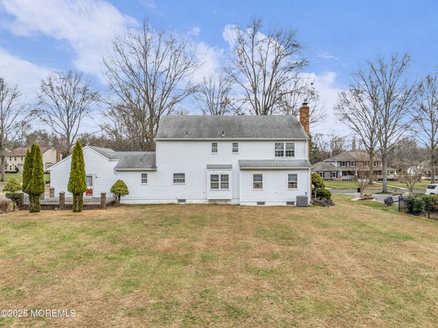 17 Terry Lane, Middletown, NJ 07748