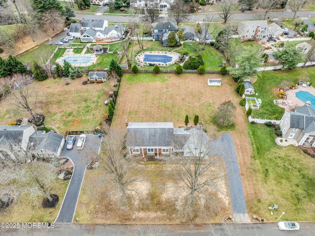 17 Terry Lane, Middletown, NJ 07748