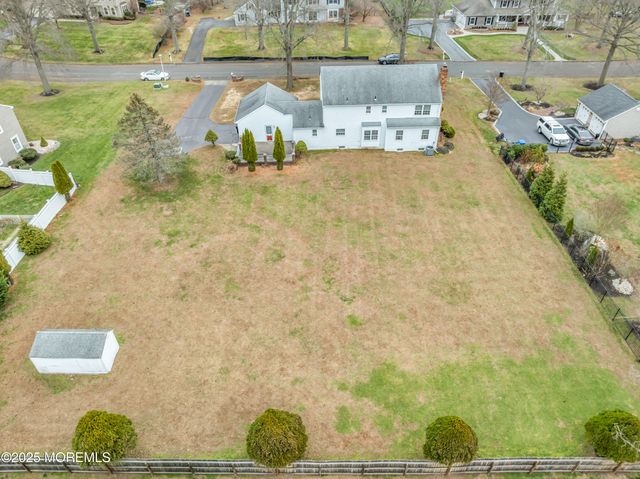 17 Terry Lane, Middletown, NJ 07748