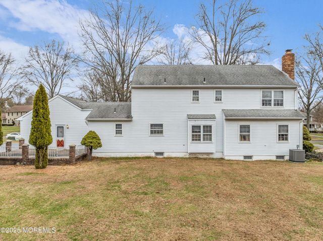 17 Terry Lane, Middletown, NJ 07748