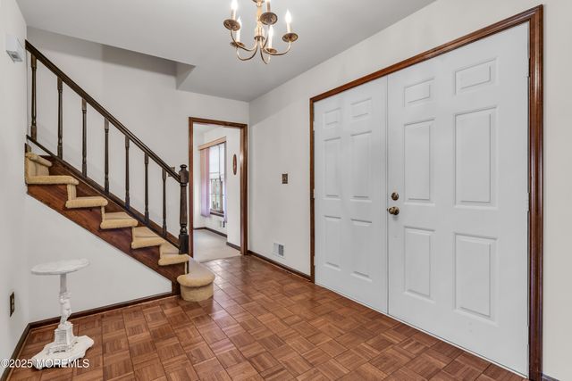 17 Terry Lane, Middletown, NJ 07748