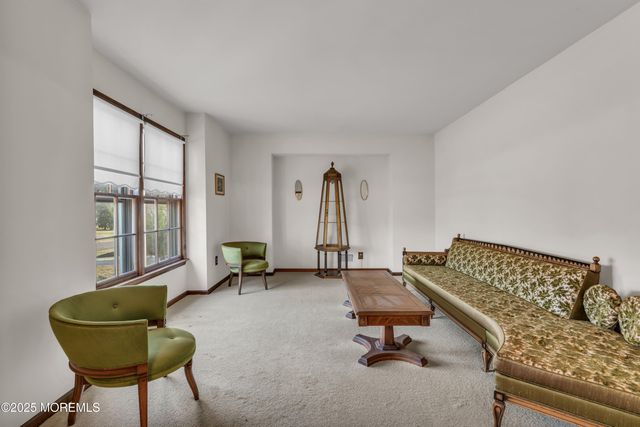 17 Terry Lane, Middletown, NJ 07748