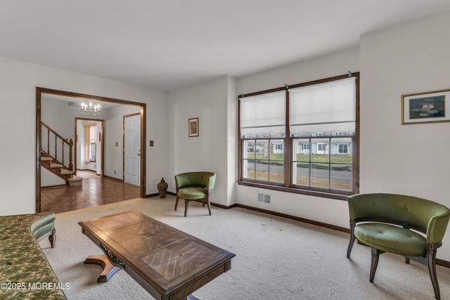 17 Terry Lane, Middletown, NJ 07748