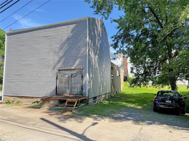 1013 Chartiers Ave, Mckees Rocks, PA 15136