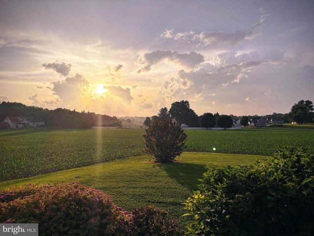 6 MIRIAM CT, Strasburg, PA 17579