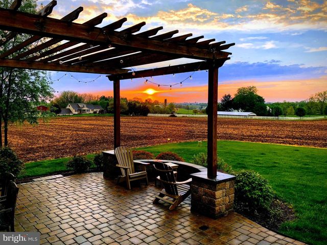 6 MIRIAM CT, Strasburg, PA 17579