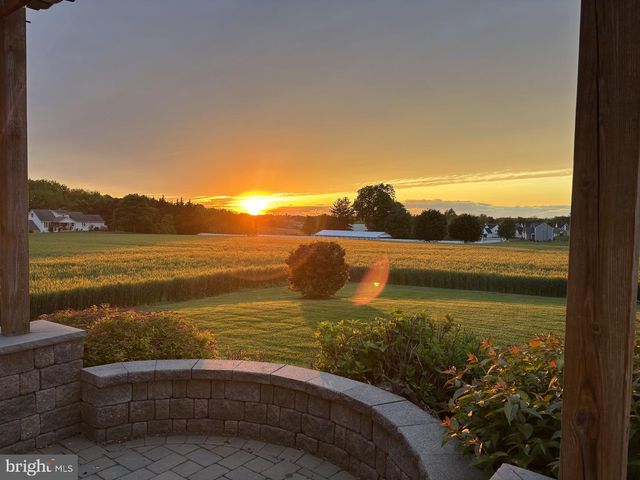 6 MIRIAM CT, Strasburg, PA 17579