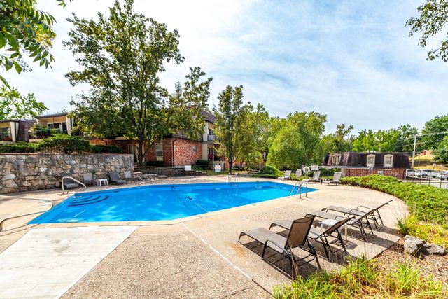 804 S FAIRVIEW RD B8, Columbia, MO 65203