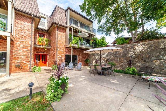 804 S FAIRVIEW RD B8, Columbia, MO 65203