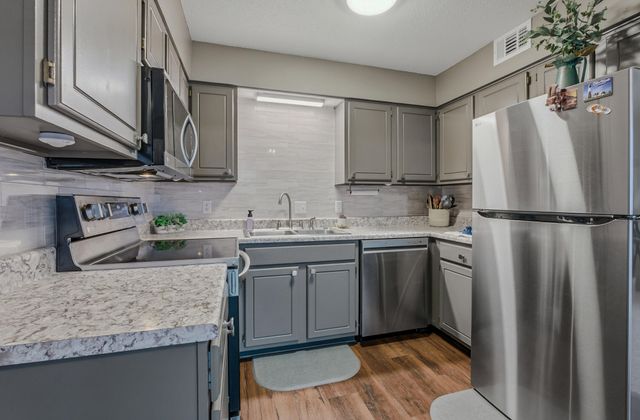 804 S FAIRVIEW RD B8, Columbia, MO 65203