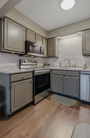 804 S FAIRVIEW RD B8, Columbia, MO 65203