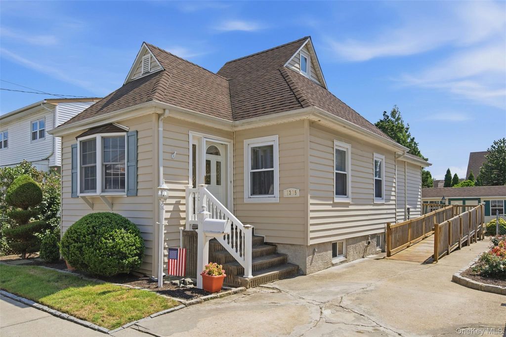 1315 Scimitar Avenue, Elmont, NY 11003 — exterior