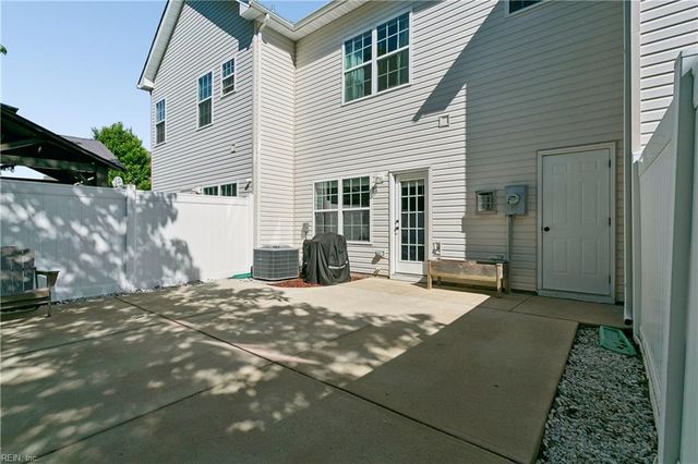 7598 Villa CT, Gloucester Point, VA 23062