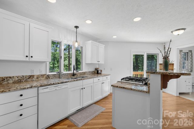200 Newman Drive, Hendersonville, NC 28792