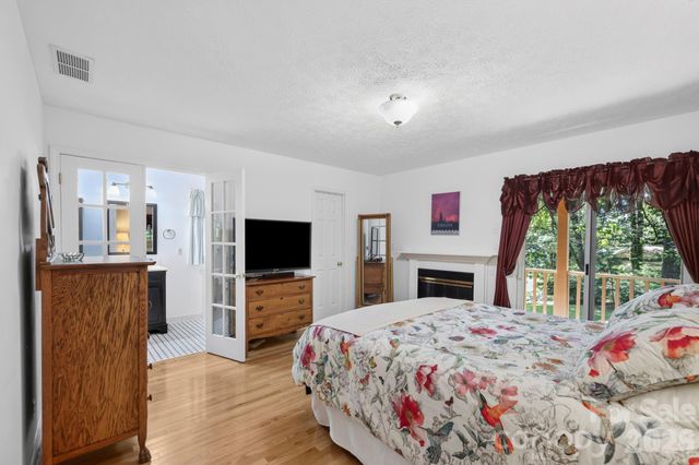 200 Newman Drive, Hendersonville, NC 28792